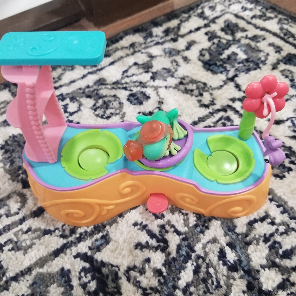 Littlest Pet Shop Magnetic Frog